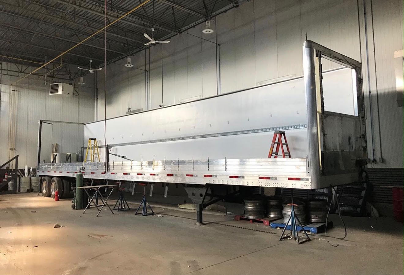 Trailer sidewall straightening service